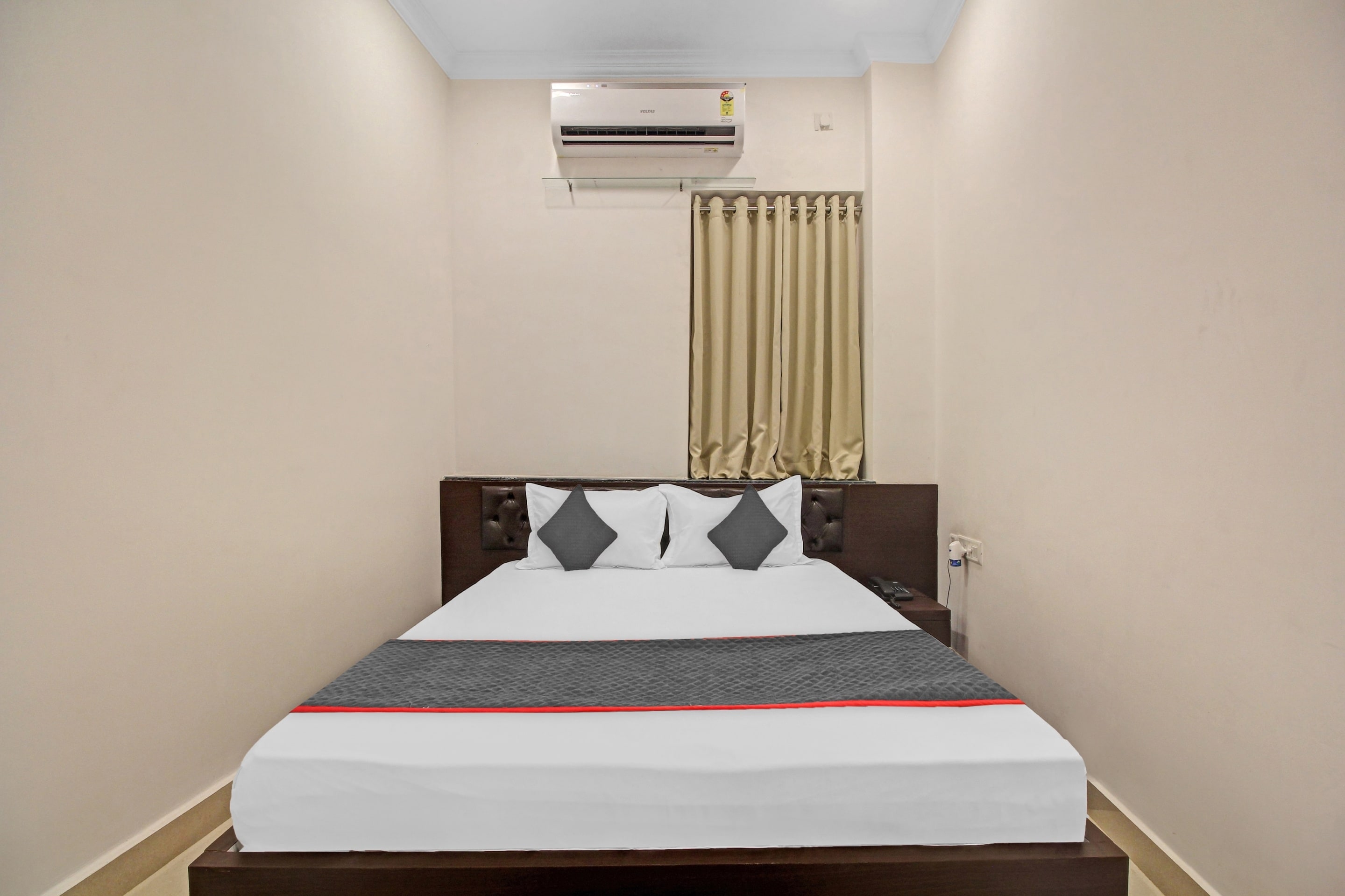 super townhouse centre point inn near esplanade metro station