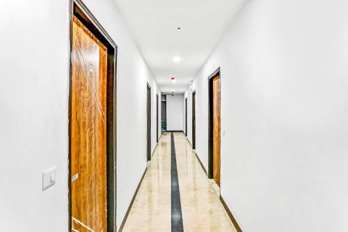 Collection O Golden Key Near Tdi Mall,New Delhi>>Delhi,3 star