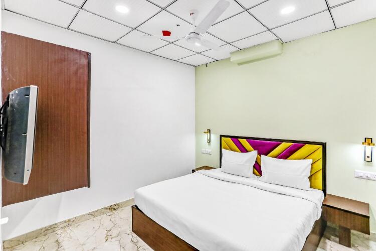 collection o golden key near tdi mall