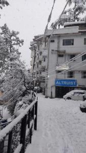 abuzz oxfordcaps shimla hostel