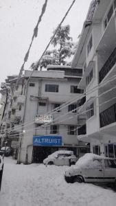 abuzz oxfordcaps shimla hostel