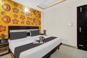 collection o hotel lotus near dwarka sector 9 metro station