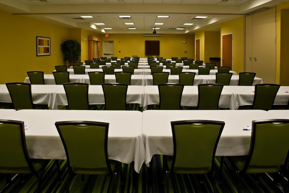 fairfield inn and suites by marriott louisville east