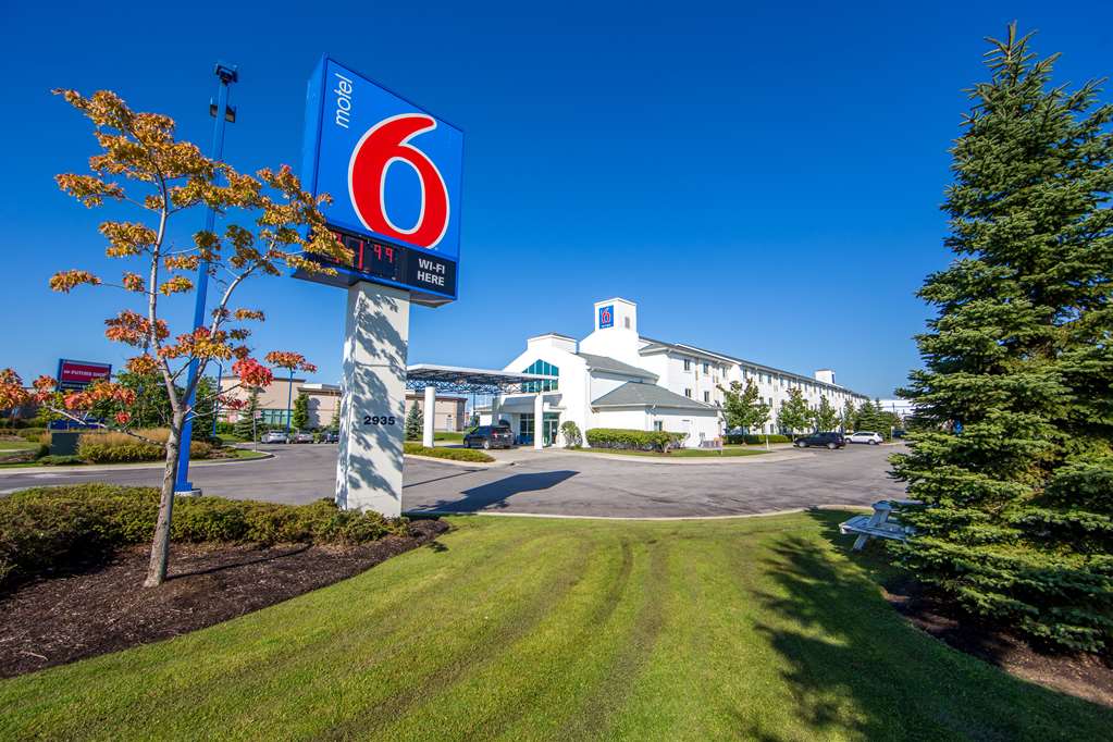 motel 6 mississauga