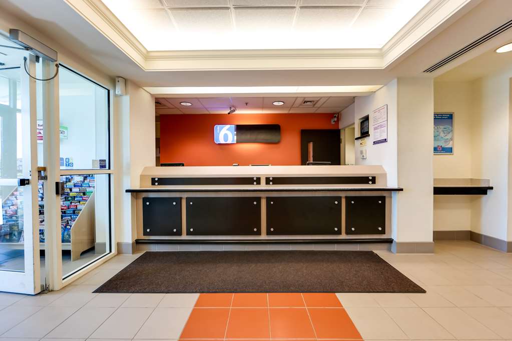 motel 6 mississauga