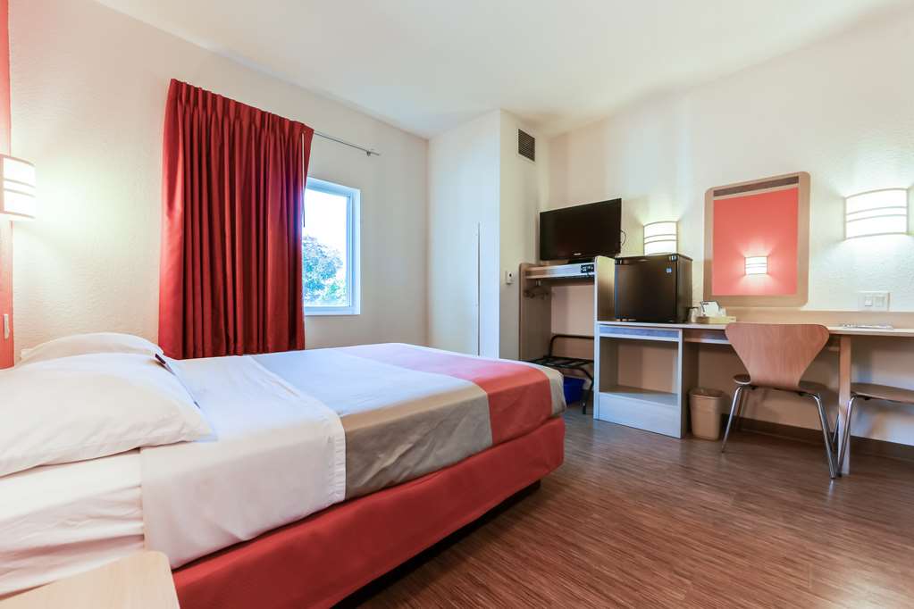 motel 6 mississauga