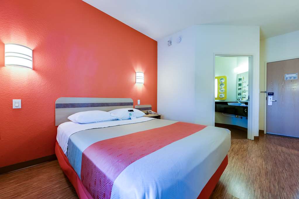 motel 6 mississauga