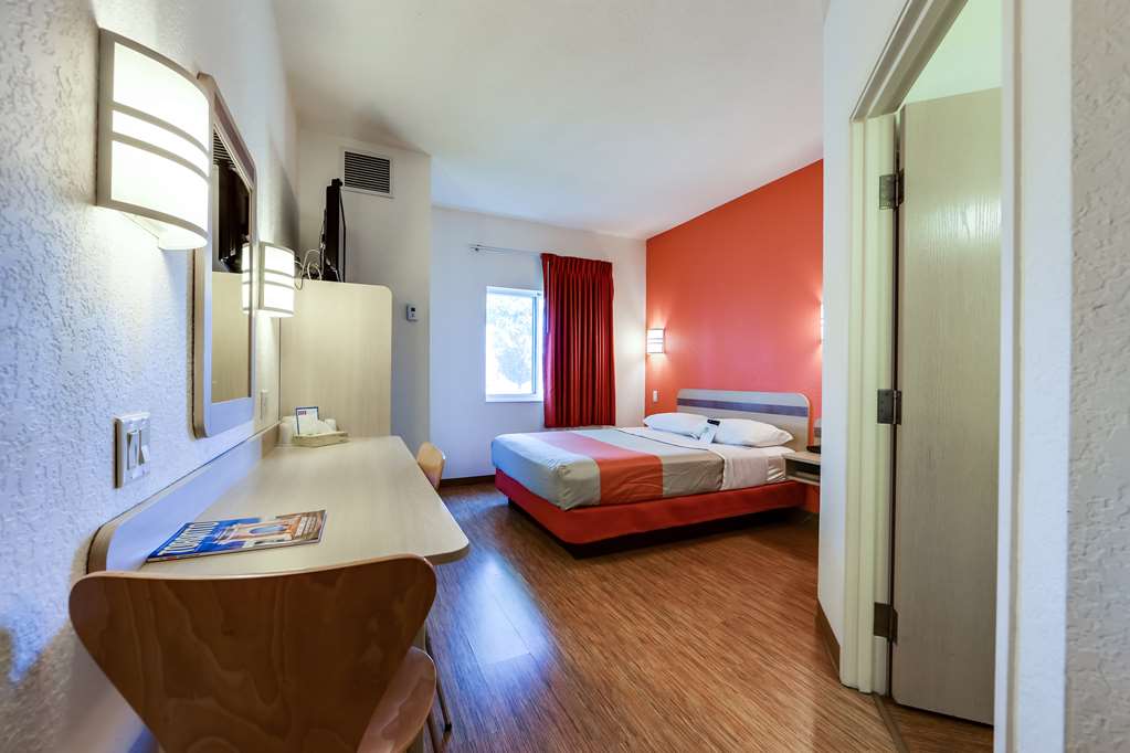 motel 6 mississauga