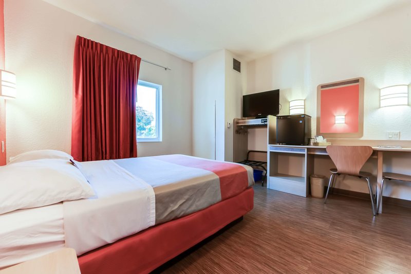motel 6 mississauga