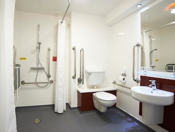 travelodge gatwick airport central