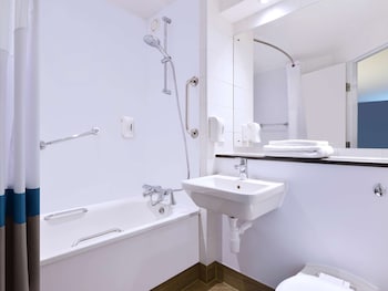travelodge gatwick airport central