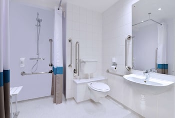 travelodge gatwick airport central