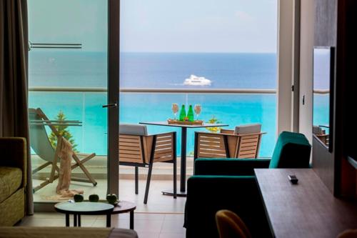 cavo maris beach hotel