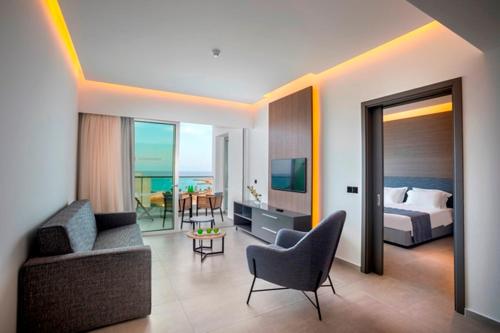 cavo maris beach hotel