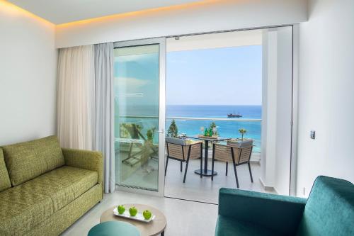 cavo maris beach hotel