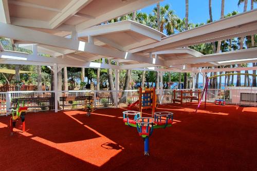 cavo maris beach hotel