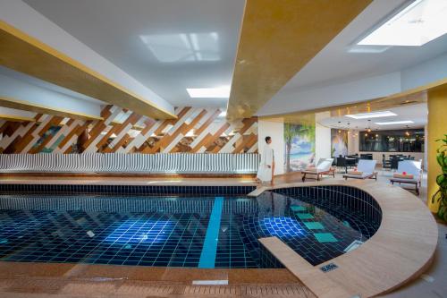cavo maris beach hotel