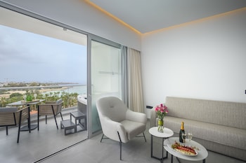 cavo maris beach hotel