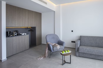 cavo maris beach hotel