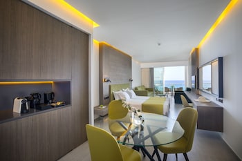cavo maris beach hotel