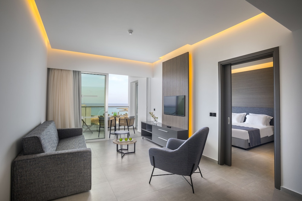 cavo maris beach hotel
