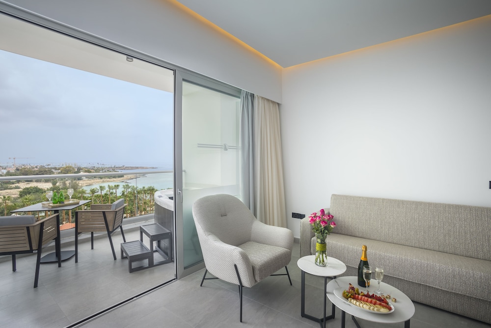 cavo maris beach hotel