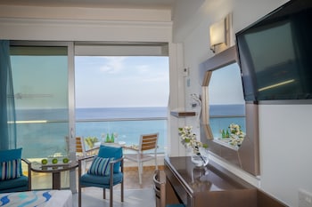 cavo maris beach hotel