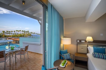 cavo maris beach hotel