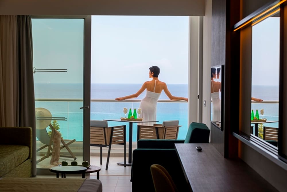 cavo maris beach hotel