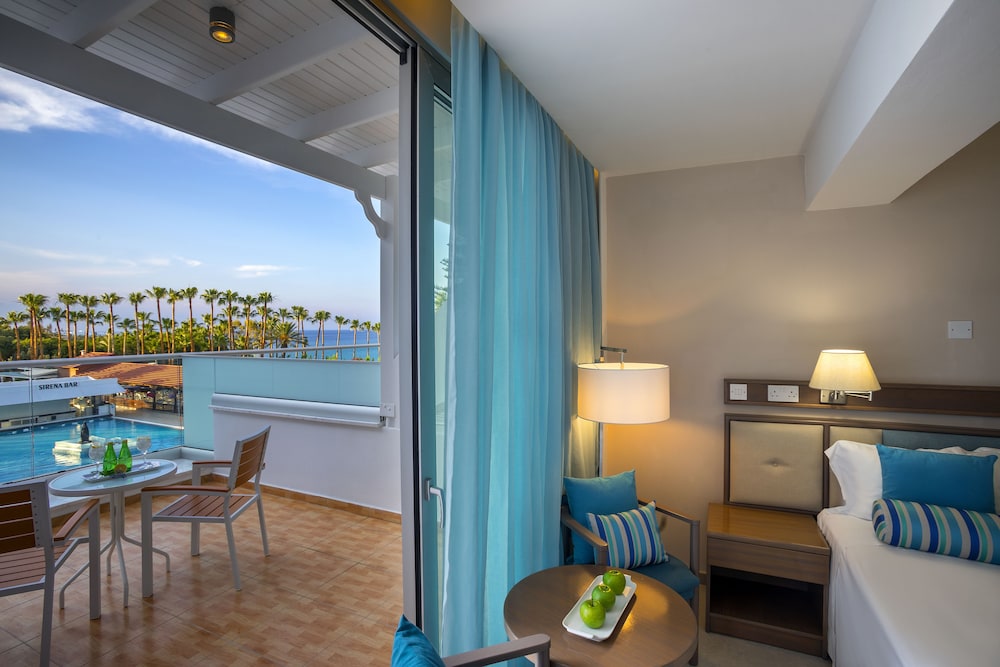cavo maris beach hotel