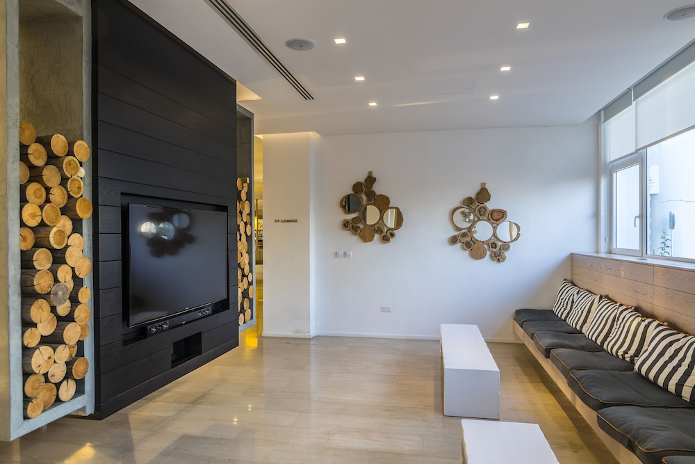 cavo maris beach hotel