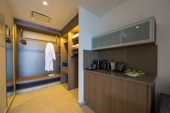 cavo maris beach hotel