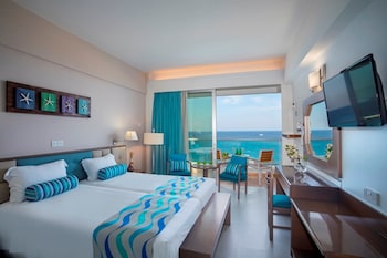 cavo maris beach hotel