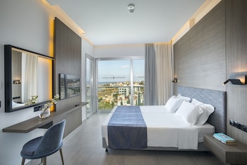 cavo maris beach hotel