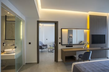 cavo maris beach hotel