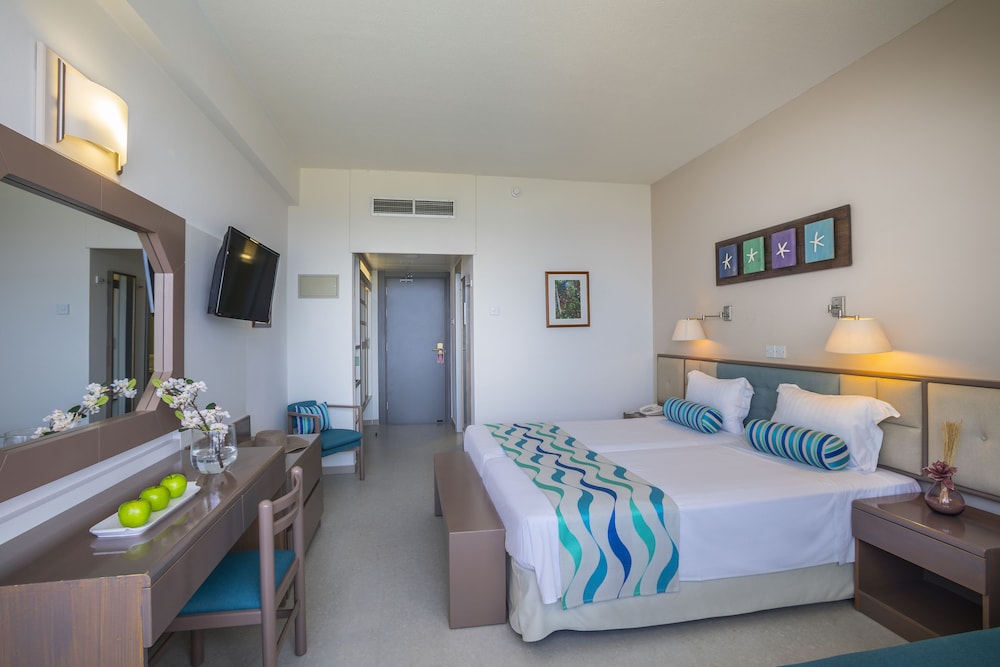 cavo maris beach hotel