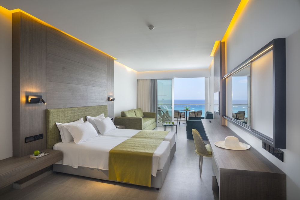 cavo maris beach hotel