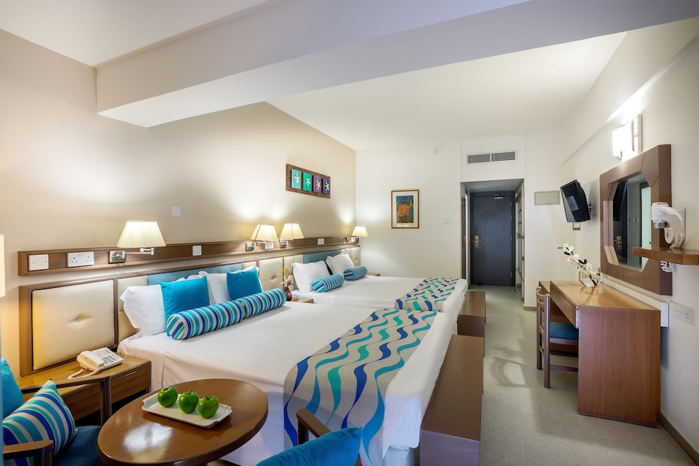 cavo maris beach hotel