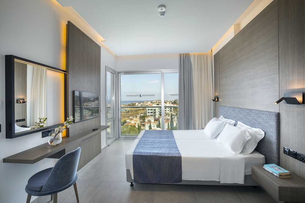 cavo maris beach hotel
