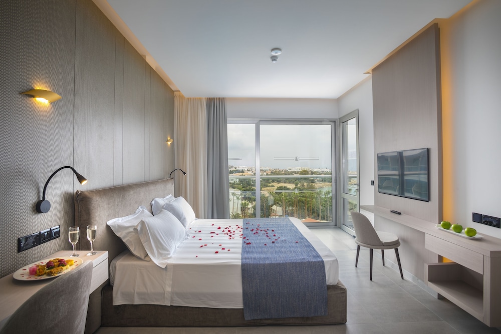 cavo maris beach hotel