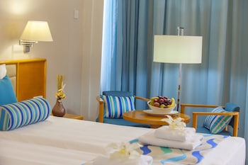cavo maris beach hotel