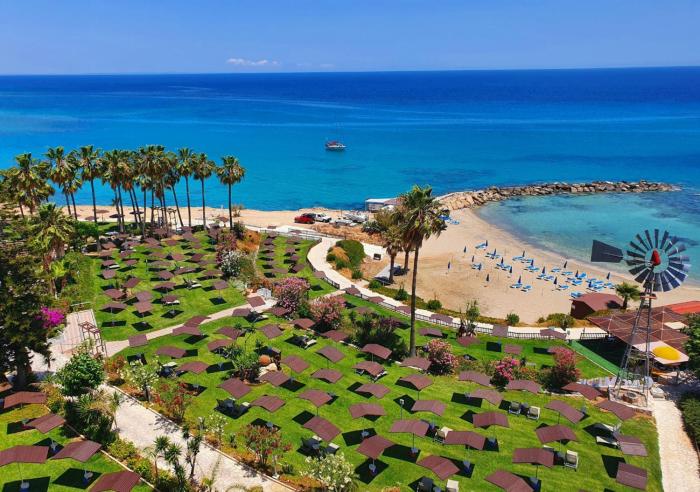 cavo maris beach hotel