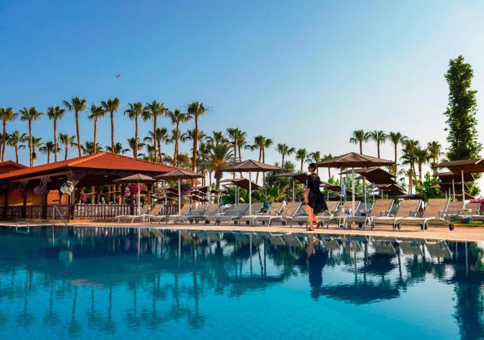 cavo maris beach hotel
