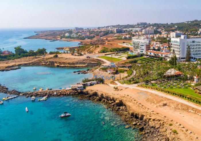 cavo maris beach hotel
