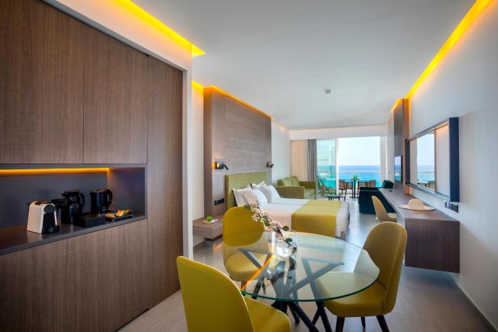 cavo maris beach hotel