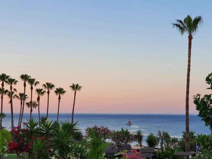 cavo maris beach hotel
