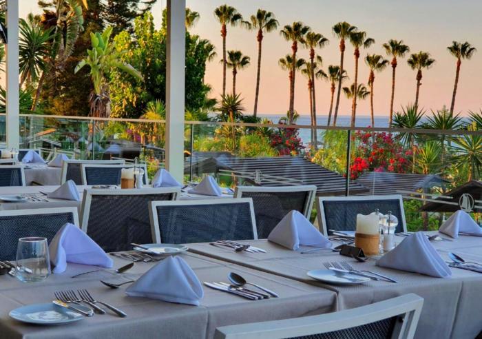 cavo maris beach hotel