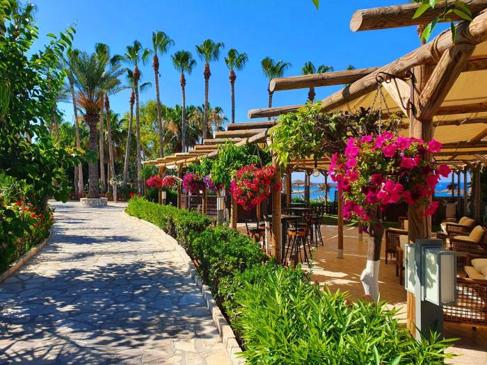 cavo maris beach hotel