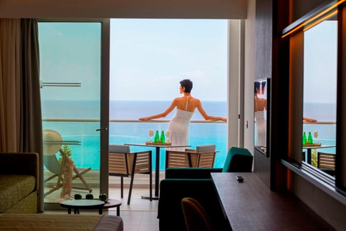 cavo maris beach hotel