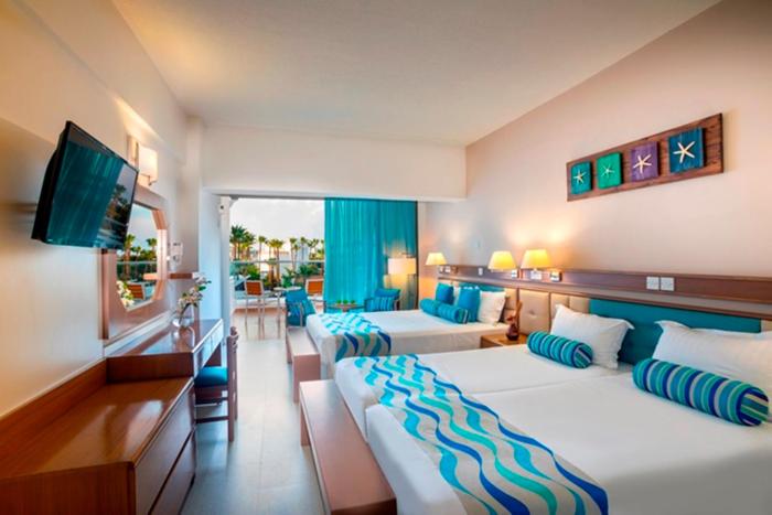 cavo maris beach hotel